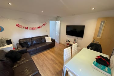 6 bed house, Warwards Lane, Selly Park, Birmingham, B297QX - Image 2